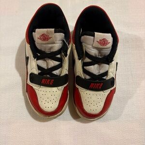 Nike Kid Sneakers in Red and White